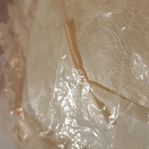 == - Vintage Ivory ring bearer pillow NWT -  7"x 7"x 2" - Picture 7 of 9